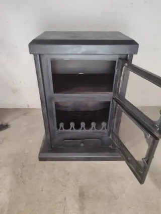 Estufa de leña negra