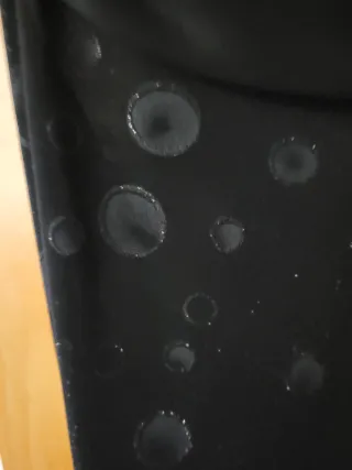 Vestido fiesta negro tirantes. Un bajo con tul.