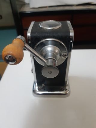 Sacapuntas Artesanal El Casco Laton Cromado