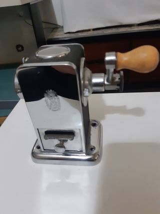 Sacapuntas Artesanal El Casco Laton Cromado