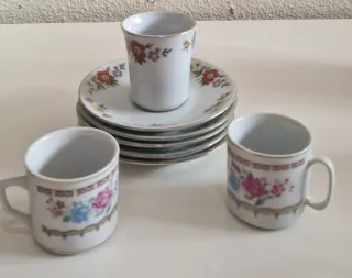 3 tazas y 5 platillos de porcelana