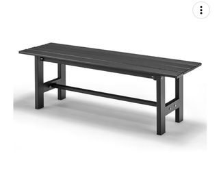 Banco de madera y metal negro