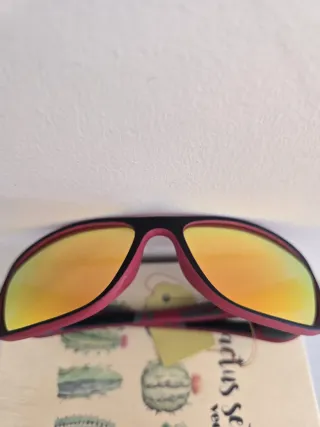 Gafas de sol deportivas. NUEVAS. 5,80 EUROS