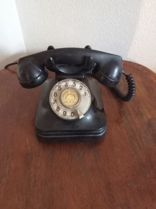 Teléfono antiguo CTNE baquelita años 40