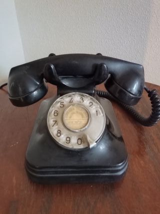 Teléfono antiguo CTNE baquelita años 40
