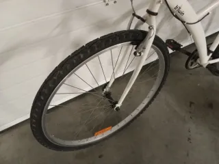 BICICLETA PASEO.  BARRA BAJA.  RUEDAS DE 700