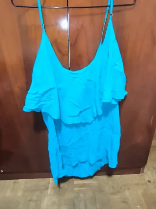Vestido azul turquesa con volantes