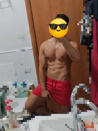 Pantaloncino sportivo rosso taglia M