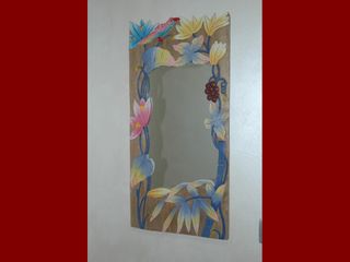 Specchio decorativo in legno intagliato vintage