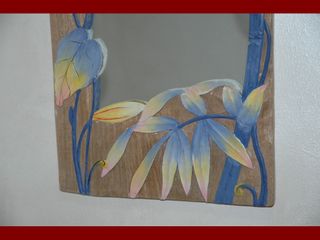 Specchio decorativo in legno intagliato vintage