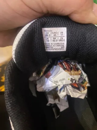 Zapatillas Asics blancas y amarillas