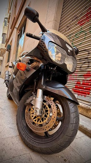 Honda CBR 900 RR Fireblade 900cc 1998