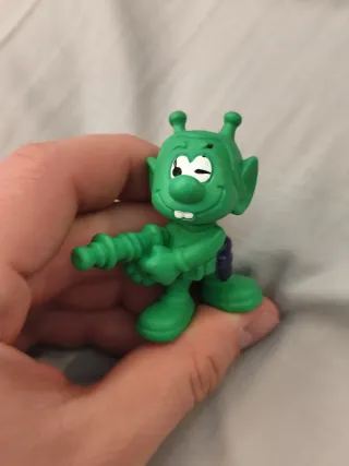 Astrosniks figura verde con arma