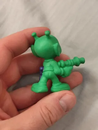 Astrosniks figura verde con arma