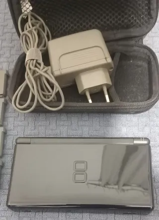 Nintendo DS Lite Negra + Accesorios