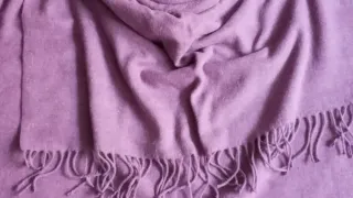 BILBAO Bufanda ancha morada con flecos