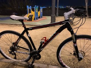 Bicicleta de Montaña Negra y Roja Marca : treck