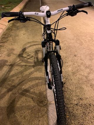Bicicleta de Montaña Negra y Roja Marca : treck