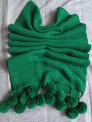 BILBAO Bufanda ancha con pompones