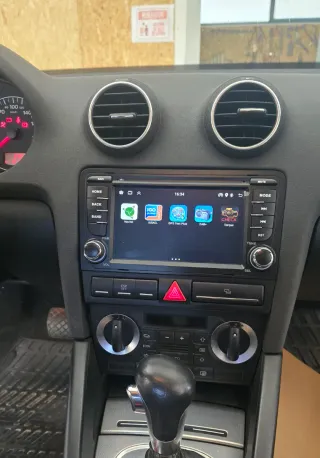 Rádio Audi A3 8P Android 15 com Carplay sem fios.