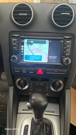 Rádio Audi A3 8P Android 15 com Carplay sem fios.