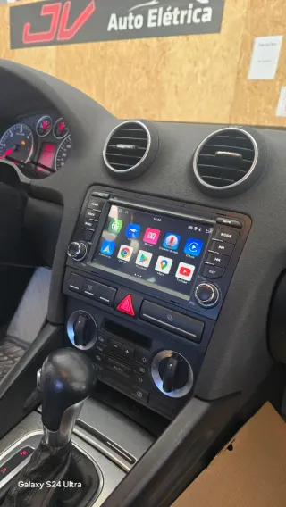 Rádio Audi A3 8P Android 15 com Carplay sem fios.
