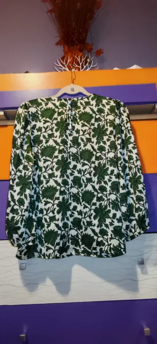 Blusa floral verde y amarilla Talla XL