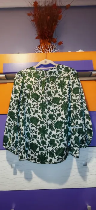Blusa floral verde y amarilla Talla XL