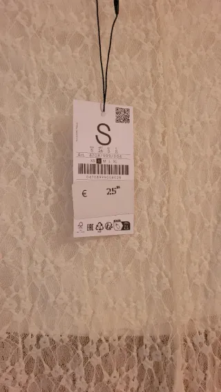 Falda larga encaje Stradivarius. Tallas S y M