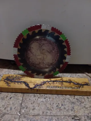 Artesanía Vasca Disco Sierra lauburu Decorado