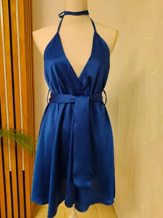 Vestido corto vuelo satinado azul