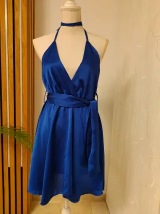 Vestido corto vuelo satinado azul