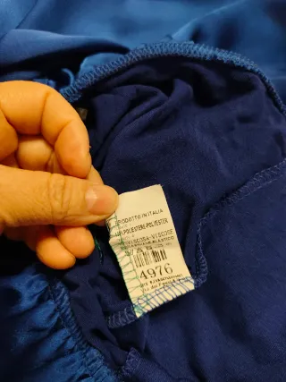 Vestido corto vuelo satinado azul