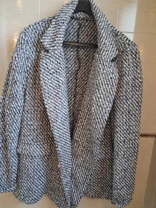 Top plateado con volantes