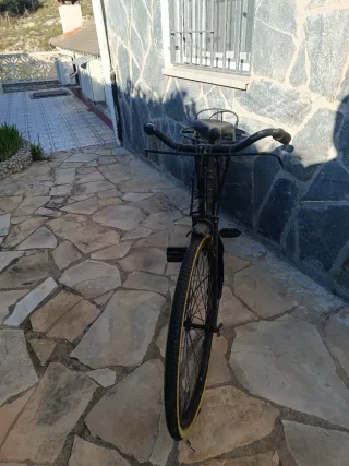 Bicicleta muy antigua...