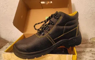 Botas de seguridad NUEVAS - Sin estrenar. Talla 42