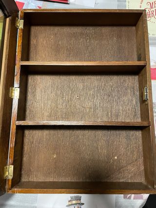 Antiguo armario especiero de madera y cristal