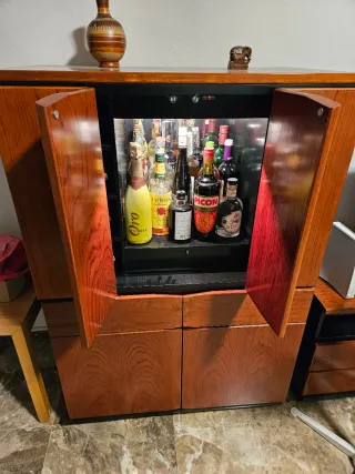 Mueble de salón madera y cristal