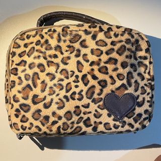 Beauty case leopardato con cuore