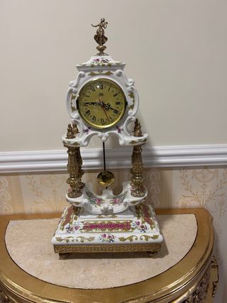 Orologio a pendolo in ceramica decorata