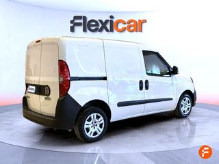 Fiat Doblò Cilindrada: 1598 cm³ Tipo de combustible: Diésel Potencia del motor: 77 kW / 105 CV