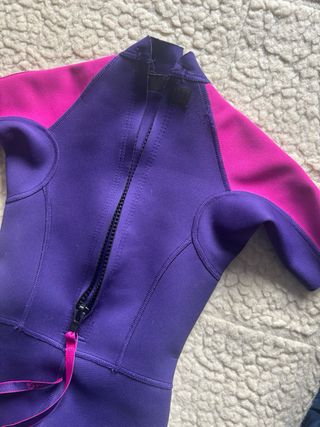 Traje de neopreno OLAIAN morado y fucsia