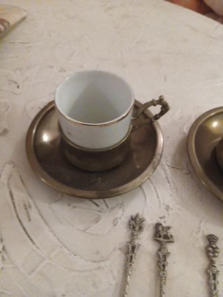 Tazzine vintage con cucchiaini