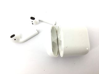 in-ear apple airpods 2 gen