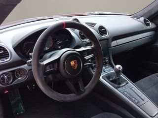 Porsche 718 Cayman GT4