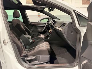 VOLKSWAGEN Golf GTI 2.0 TSI DSG