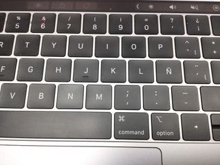 portatil apple apple macbook pro core i5 2.3 13 touchbar (2018) (a1989)