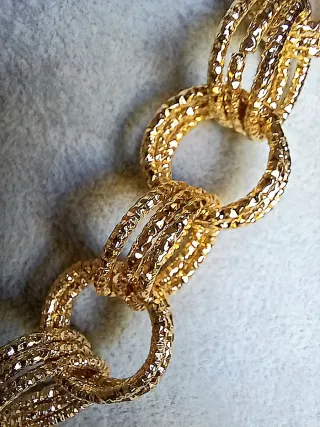 Collana girocollo in alluminio dorato,  lunga 43 c