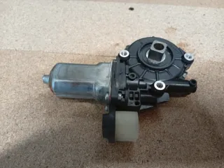 Motor elevalunas trasero izquierdo.