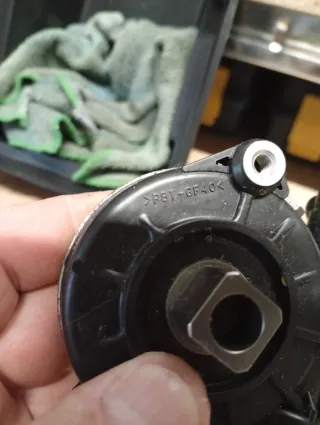 Motor elevalunas trasero izquierdo.